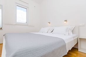 Apartments and Room Maestral