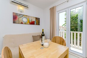 Apartments and Room Maestral