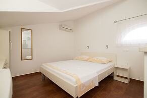 Apartments and Room Maestral