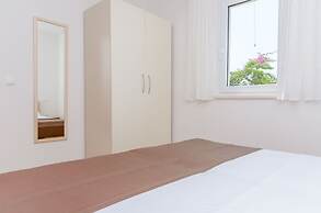 Apartments and Room Maestral