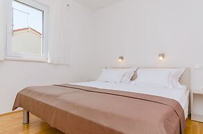 Apartments and Room Maestral
