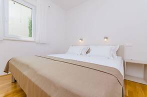 Apartments and Room Maestral