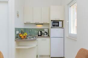 Apartments and Room Maestral