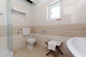 Apartments and Rooms Preka