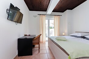Apartments and Rooms Preka