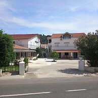 Apartments and Rooms Preka