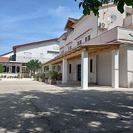 Apartments and Rooms Preka