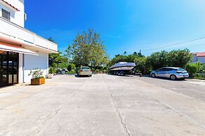 Apartments and Rooms Preka