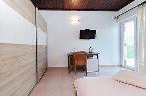 Apartments and Rooms Preka