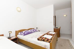 Apartments and Rooms Nike