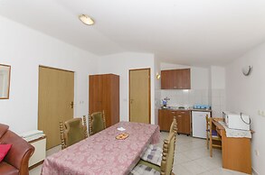 Apartments and Rooms Nike