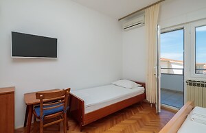 Apartments and Rooms Denis