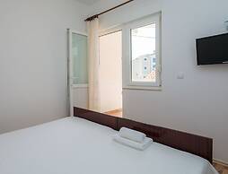 Apartments and Rooms Denis