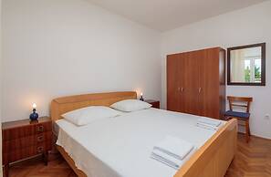 Apartments and Rooms Denis