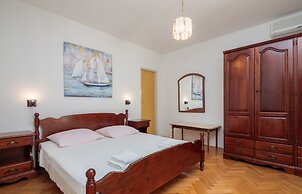 Apartments and Rooms Denis