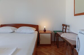 Apartments and Rooms Denis