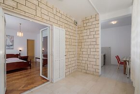 Apartments and Rooms Denis