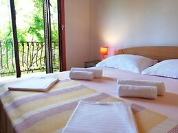 Apartments and Room Caric