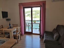 Apartments and Room Caric