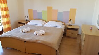 Apartments and Room Caric