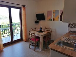Apartments and Room Caric