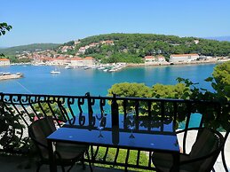 Apartments and Room Caric