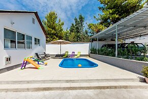 House Ivana Tribunj