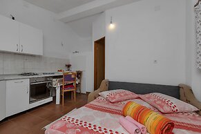 Apartments Robinzon Milivoj
