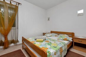 Apartments Robinzon Milivoj