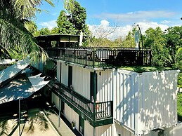 Pig Dive Hostel
