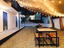 Pig Dive Hostel
