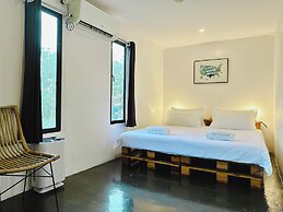 Pig Dive Hostel