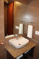 Red Crown Hotel