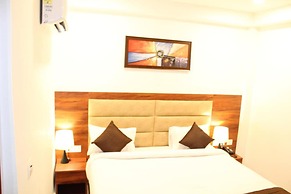 Red Crown Hotel