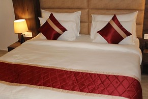 Red Crown Hotel