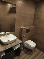 Red Crown Hotel