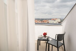 Elm Suite Hotel