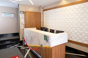 Elm Suite Hotel