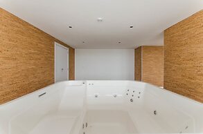 Private 5 Star 1 Bedroom Apartment on SkyTower