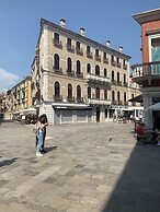 Pavarotti House