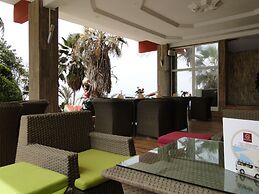 IRIS HOTEL
