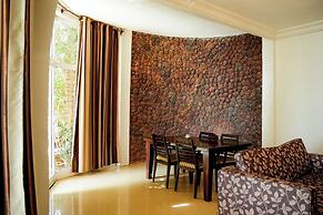 IRIS HOTEL