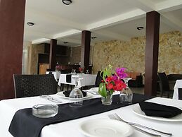 IRIS HOTEL