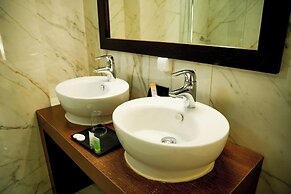IRIS HOTEL