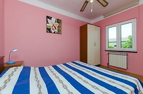 Apartments Luka