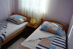 Apartments Mladen