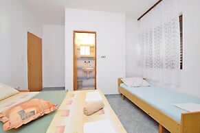Apartment and Rooms Mila