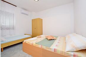 Apartment and Rooms Mila