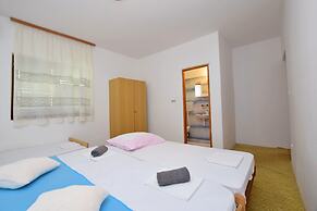 Apartment and Rooms Mila