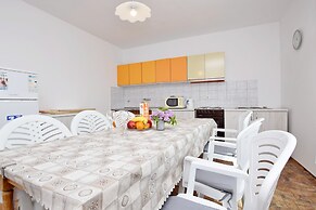 Apartment and Rooms Mila